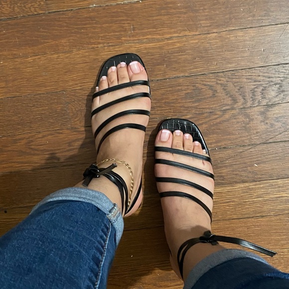 BRAND NEW Sandals 🩴 - Picture 9 of 9